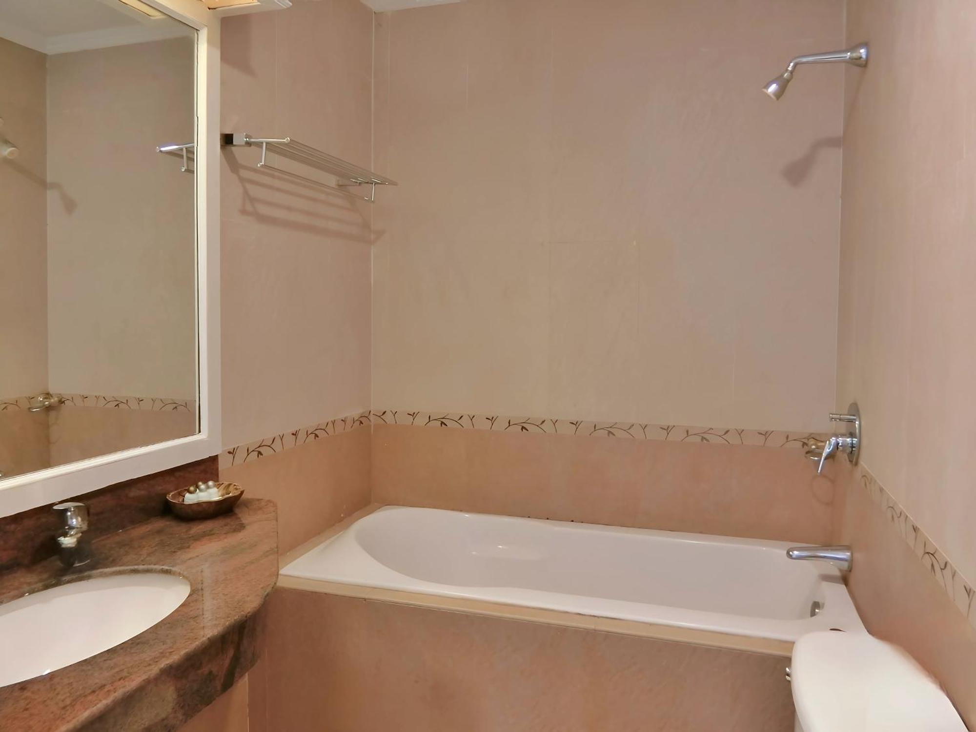 Sira Boutique Residence - Newly Renovated Patong Zewnętrze zdjęcie